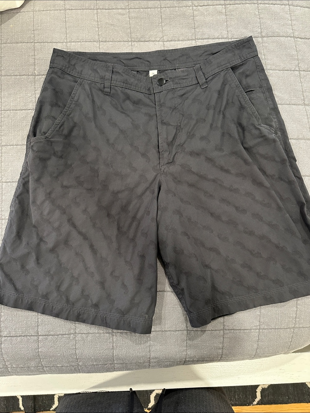 lululemon athletica Men's Charcoal black paisley stitch Flat-Front Shorts